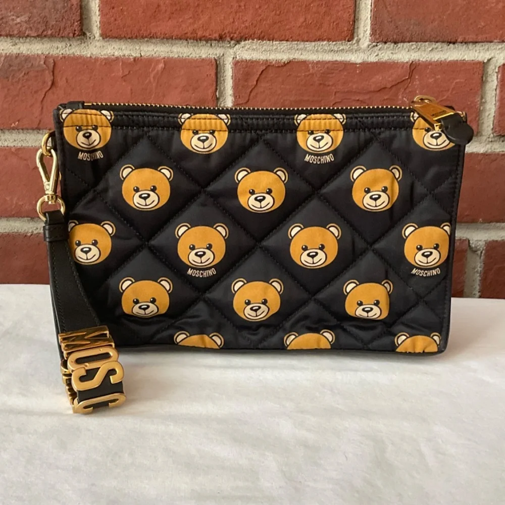 •Moschino “Ready 2 Bear”Teddy Bear Quilted Wristlet Clutch Cosmetic Bag